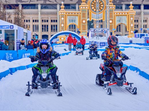 Дети на снегоходах