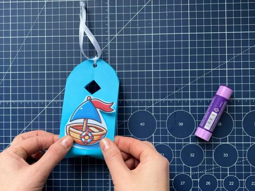 Фонарик из голубой бумаги