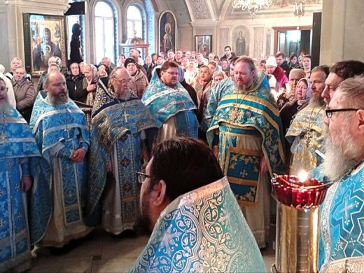 Священнослужители на Литургии