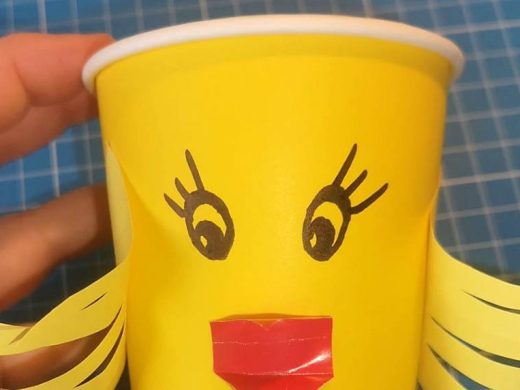 Поделка из бумажного стакана