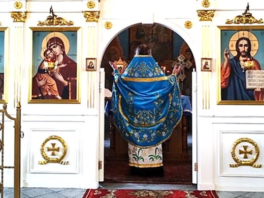 Момент Литургии в православном храме